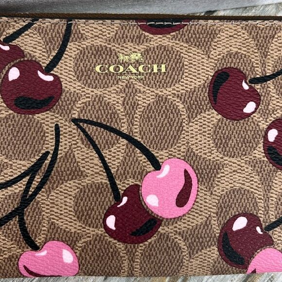 Coach Corner Zip Wristlet In Signature Canvas Cherry Print Wallet Bag Purse - Picture 3 of 7